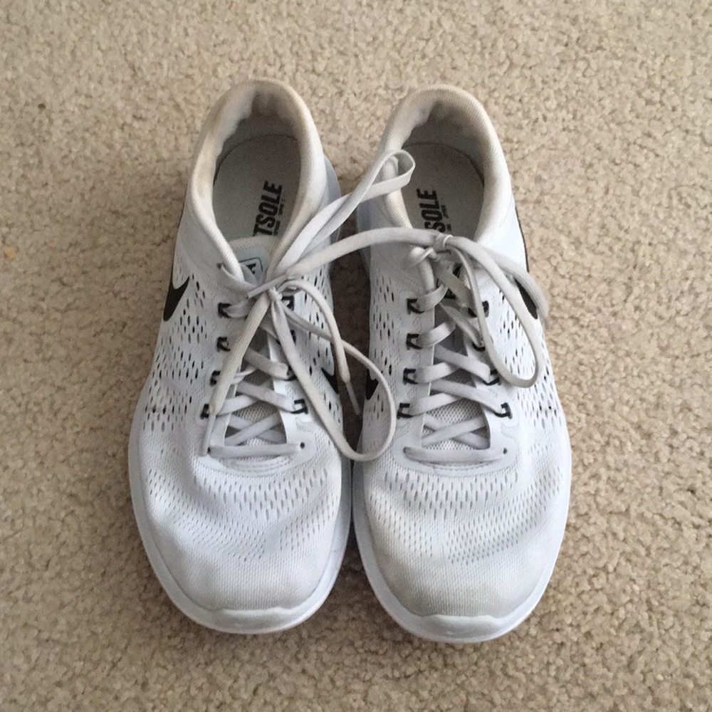 NIKE FLEX 2016 RUN size 9